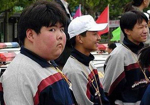 网友恶搞:小胖中年不要变成这个胖子