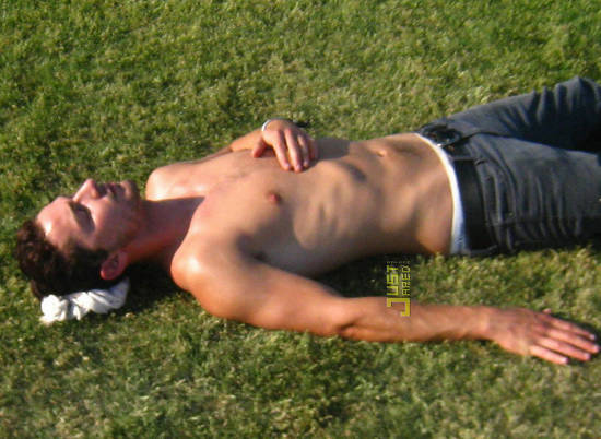 拉博夫从母亲身上传承了“裸露”的习惯