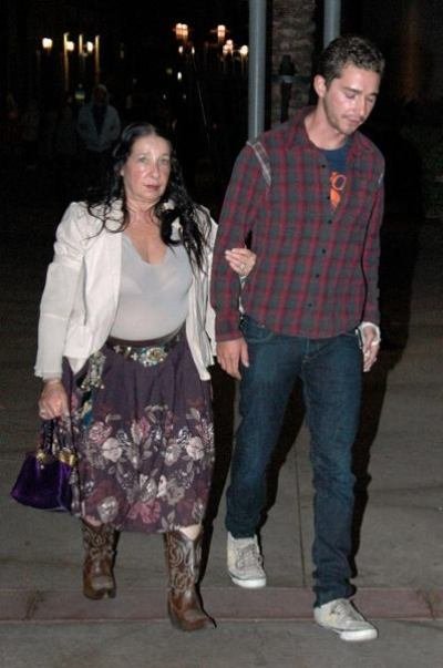 拉博夫和他的性感老妈