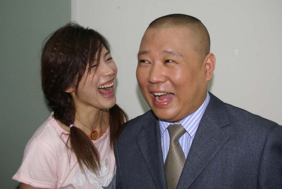 《大胃王》主演大团聚 郭德纲邓紫衣父女情深