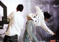 《男儿本色》首映 霆锋称习武太晚难及成龙【图】