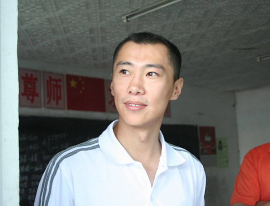 《革命到底》郑昊甘当绿叶为新秀作陪衬(图)
