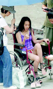 《少年》重庆开拍 莫文蔚穿热裤拍戏险走光【图】