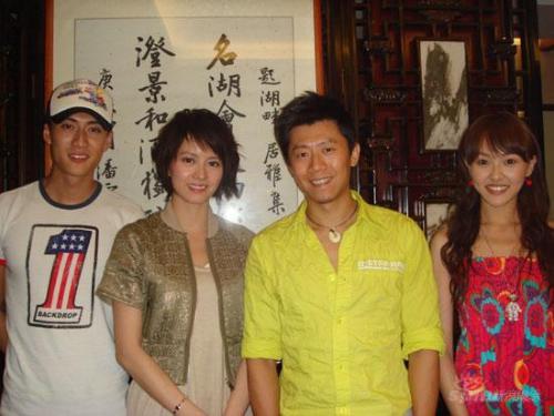 戚迹并肩好男儿KIMI共同演绎《棒子老虎鸡》