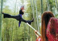 《生死格斗》赶末班车 格斗美女杀入暑期档(图