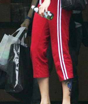 莫文蔚素颜逛街喝咖啡 店中客人相见不相扰【图】