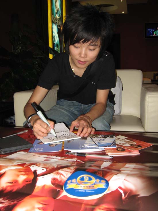 许飞首部大银幕触电之作《飞行日志》首映【图】