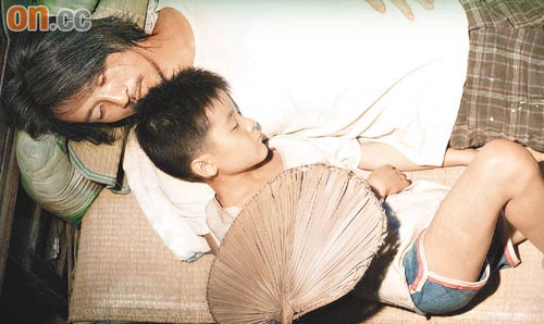 周星驰30楼拍戏拒用替身 建筑工人造型曝光【图】