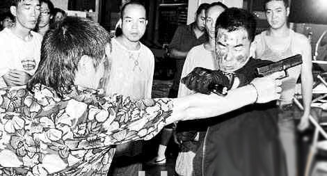“肇事者”黄晓明透露任贤齐眼伤已经愈合(图)