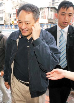 李安泪水谢乡亲点名盛赞汤唯 看好纽约首映【图】