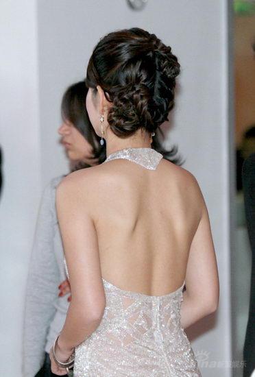 秦海璐现身金橙国际电影节 露背装闪耀红毯【图】