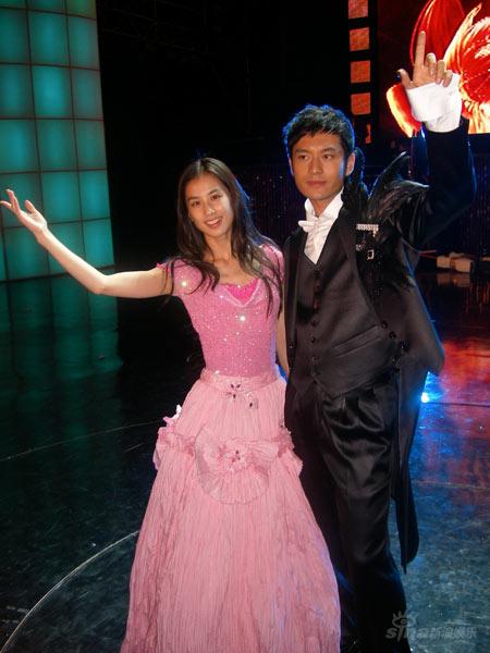 ���ϻ����Ļ�𼦵�Ӱ�ڻ�����������ҹ����