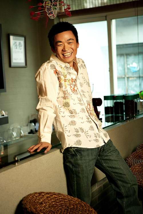 影帝重返台湾热拍《乡巴佬》 王宝强收集旧衣