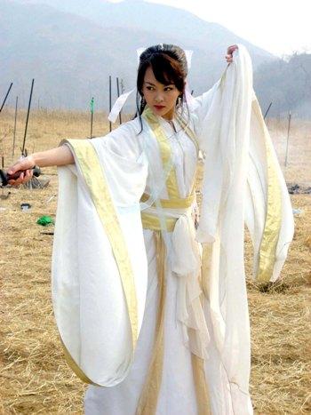 唐嫣祝贺嫦娥号升空希望自己新片获认可(图)