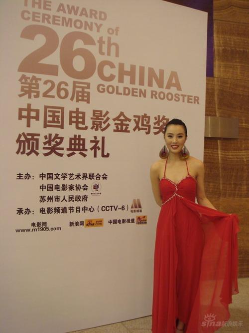 金鸡百花胜利闭幕姜鸿波捐耳环显现爱心(图)