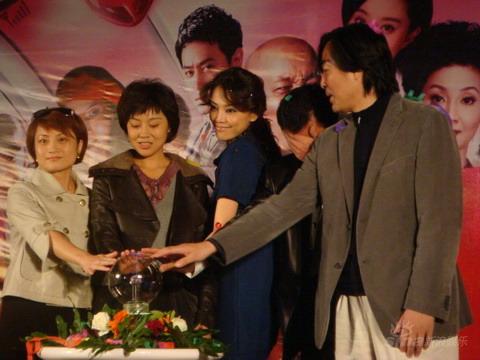 孔维做淑女掌门 亮相《命运呼叫转移》发布会