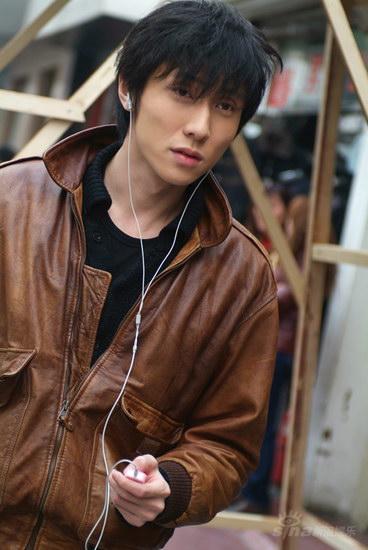 王玮携手方刚亮 《打死不说我爱你》讲80后爱