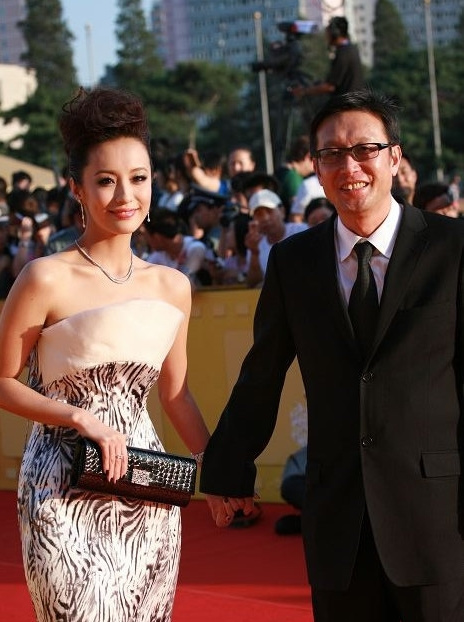 青年演员韩晓作为华表奖嘉宾出席,与香港著名导演刘伟强共同亮相红毯