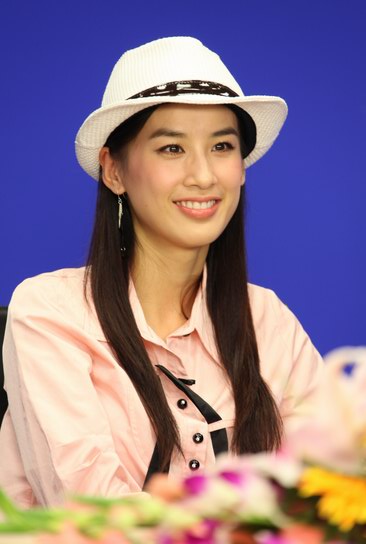 黄圣依甜美笑容