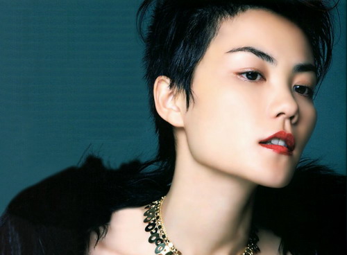 王岳伦曝王菲拍mv住15元酒店 曾被误认台湾导演