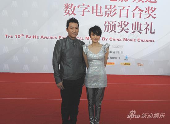 吴晓敏赵燕国彰现身百合奖 被赞很搭很时尚(图)