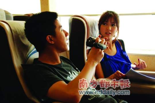 这对绯闻男女在戏中分分合合，表演自然得像在演他们自己的故事，感人又窝心。