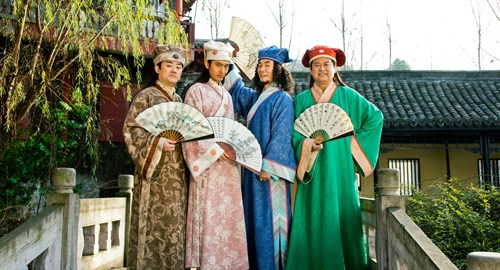 四大才子 新浪娱乐讯 《唐伯虎点秋香2》正在全国热映,该片是经典