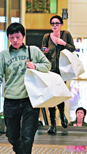 李亚鹏甜蜜送诗王菲:想到你的样子我就笑了