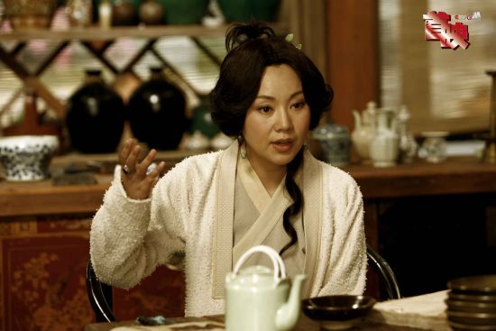 姚晨闫妮相聚《首映》 《武林外传》再续前缘