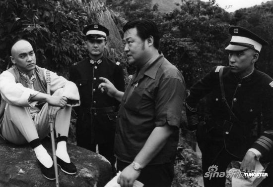 丁善玺与工作人员