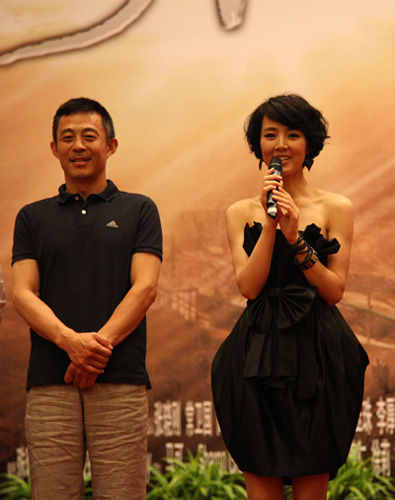导演陈国星此次钦点侯勇,姜宏波在片中饰演郭明义,孙秀英夫妇,以生活