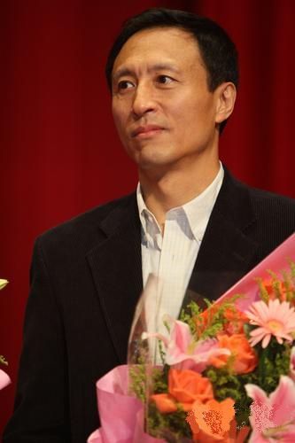 王洛勇新疆拍摄《罗布泊》 念念不忘上戏学生