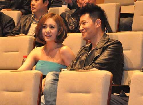 该片是由萧锋执导的,刘芸,李宗翰,李立群等主演的抗日史诗电影,从80后
