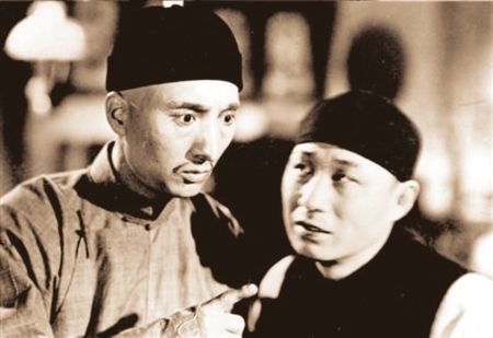 陈强演的黄世仁(左)深入人心。