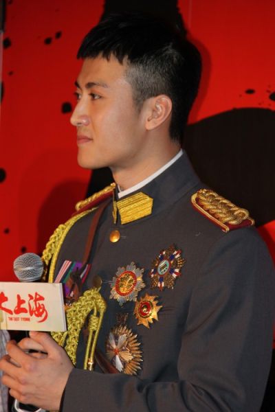 《大上海》主创重聚上海 戚迹军装首次现身