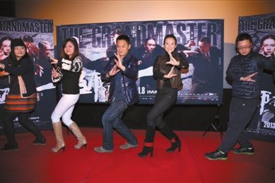 宗师热映 章子怡与影迷互动打八卦掌(图)