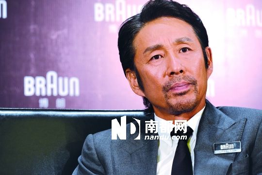 南都讯 记者方夷敏 发自北京 前晚,陈道明在北京出席某剃须刀品牌代言