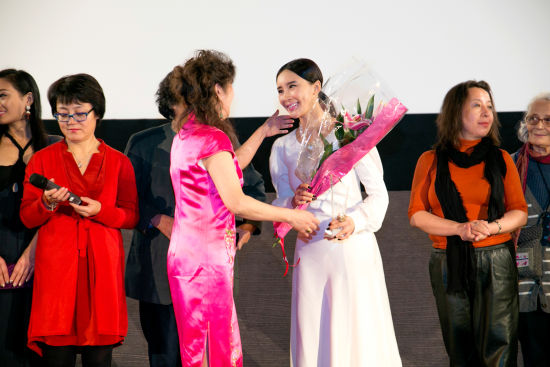 杨舒婷获最佳新人奖