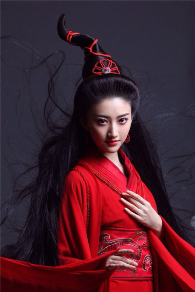 景甜新剧造型似“小龙人”