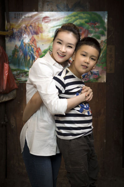 王艳球球母子情深