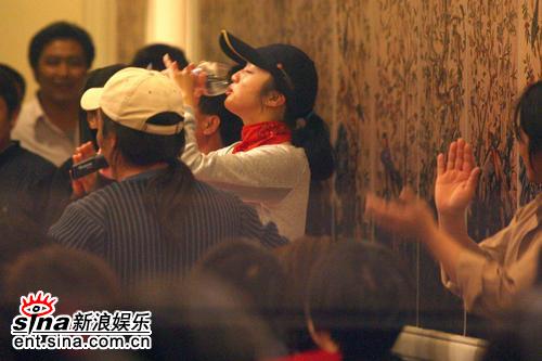 组图:《色戒》杀青李安派红包 王力宏举杯豪饮