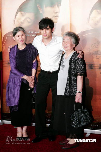 《秘密》台湾首映 周杰伦妈妈奶奶助阵【图】