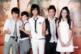 组图：《秘密》台湾首映周杰伦妈妈奶奶助阵