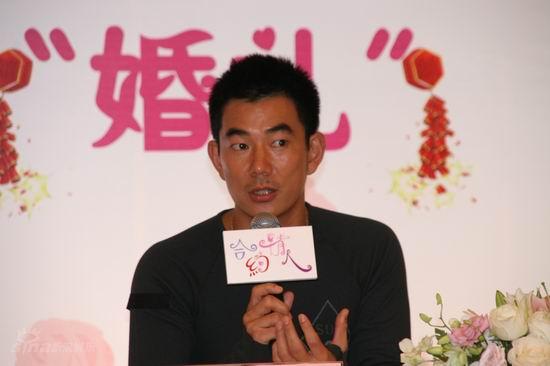 图文：《合约情人》见面会--任贤齐表情可爱