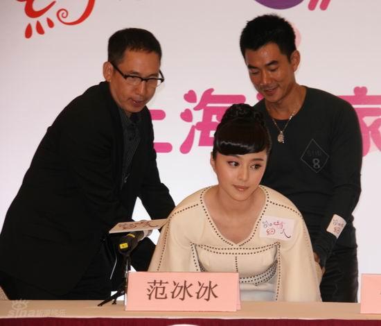 图文：《合约情人》见面会--任贤齐绅士帮范冰冰入座