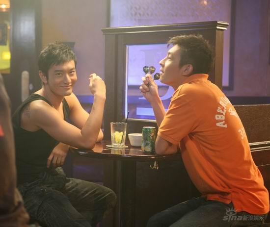 黄晓明赶拍《神枪手》 首次戏里秀刺青【图】