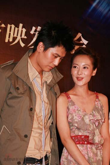 图文:《意乱情迷》激情首映--台上悄悄话_影