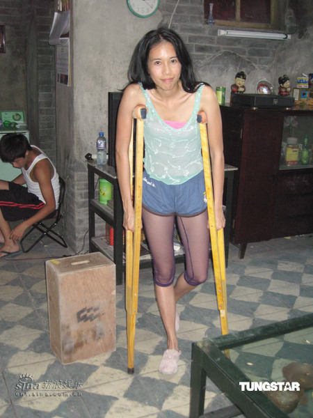 《少年》热拍 莫文蔚演卖酒女郎打扮性感【图】