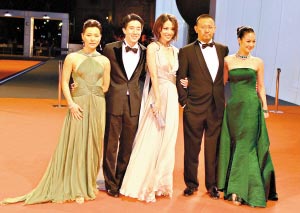 姜文周韵公开牵手《太阳》首映褒贬不一(组图)