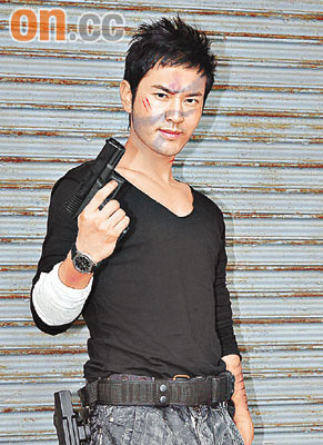 任贤齐跳天台穷追 黄晓明腿软失足堕地【图】